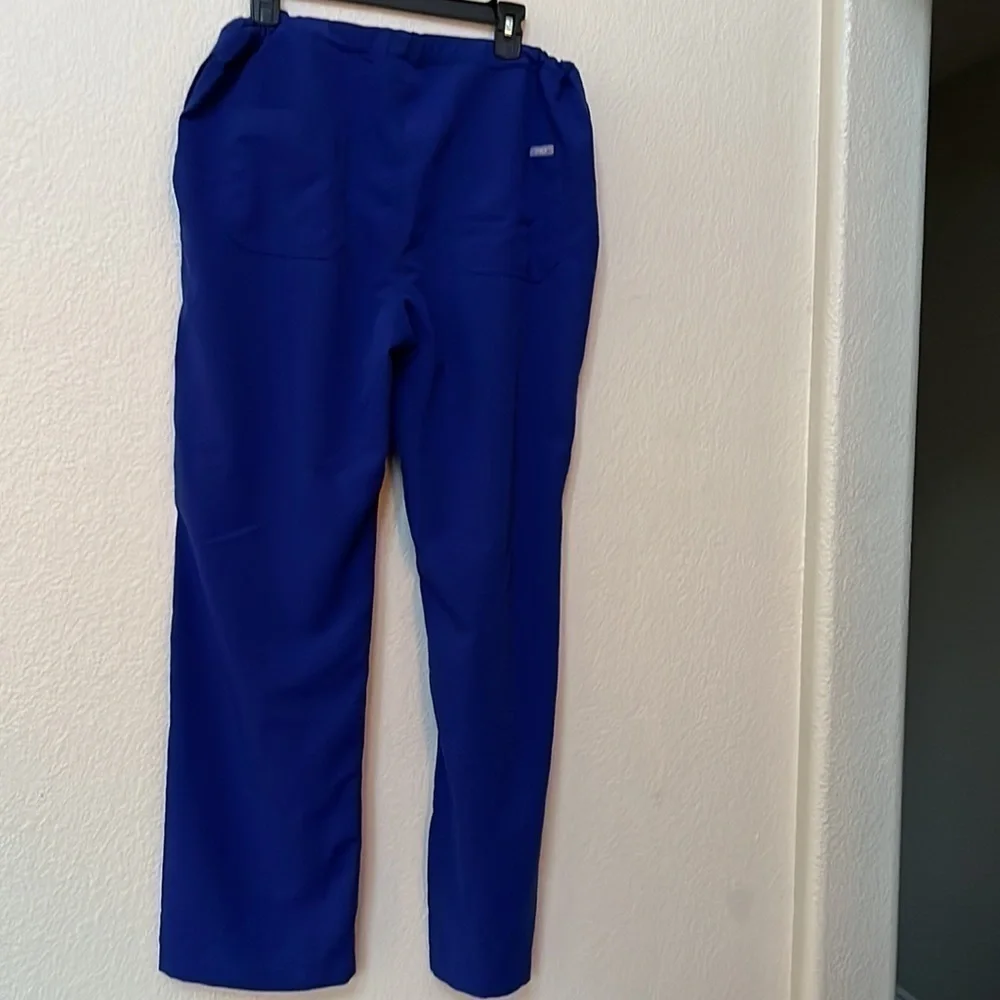 Figs technical collection sz medium M pants